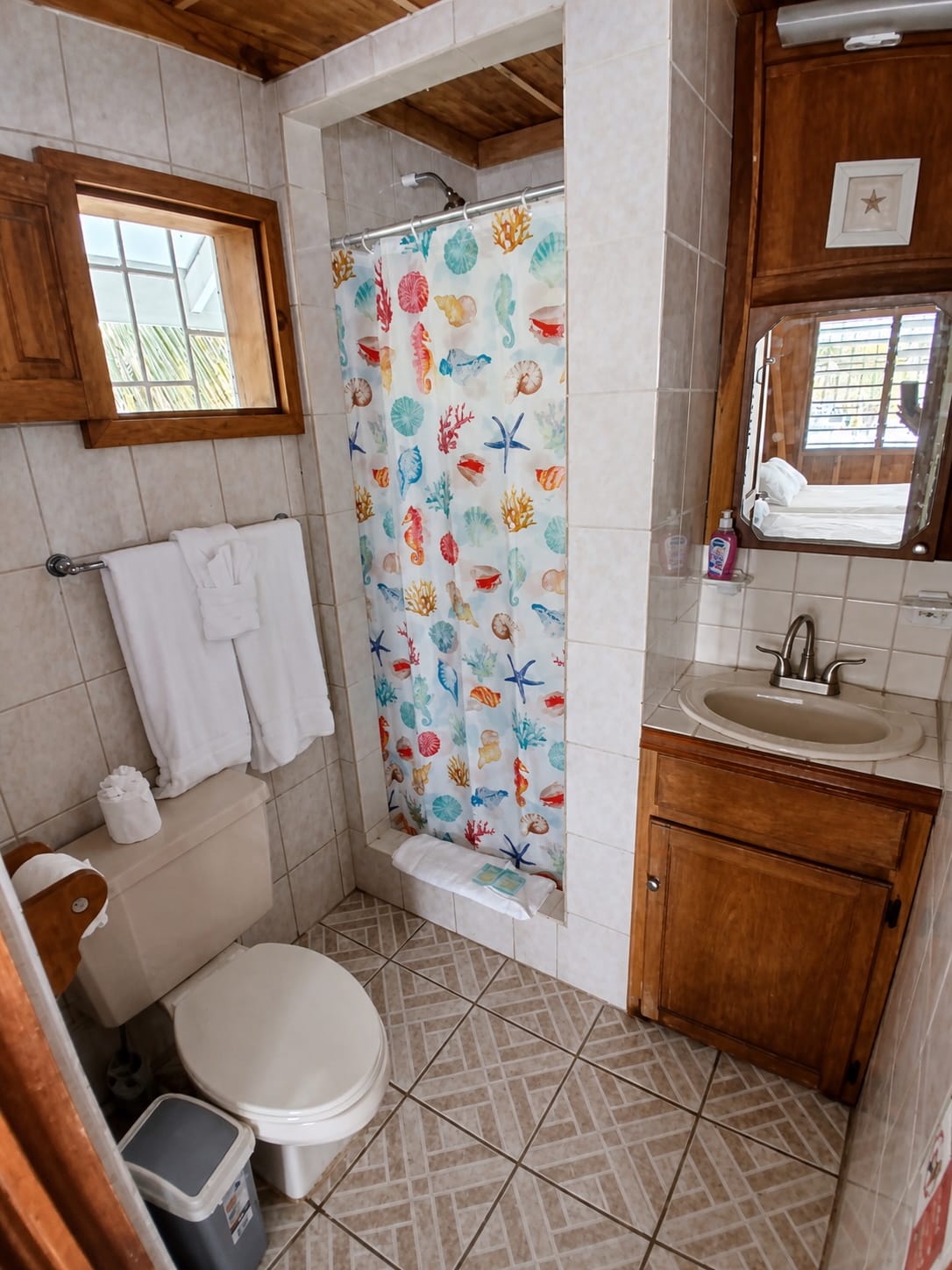 Cabana Mar private bathroom and shower
